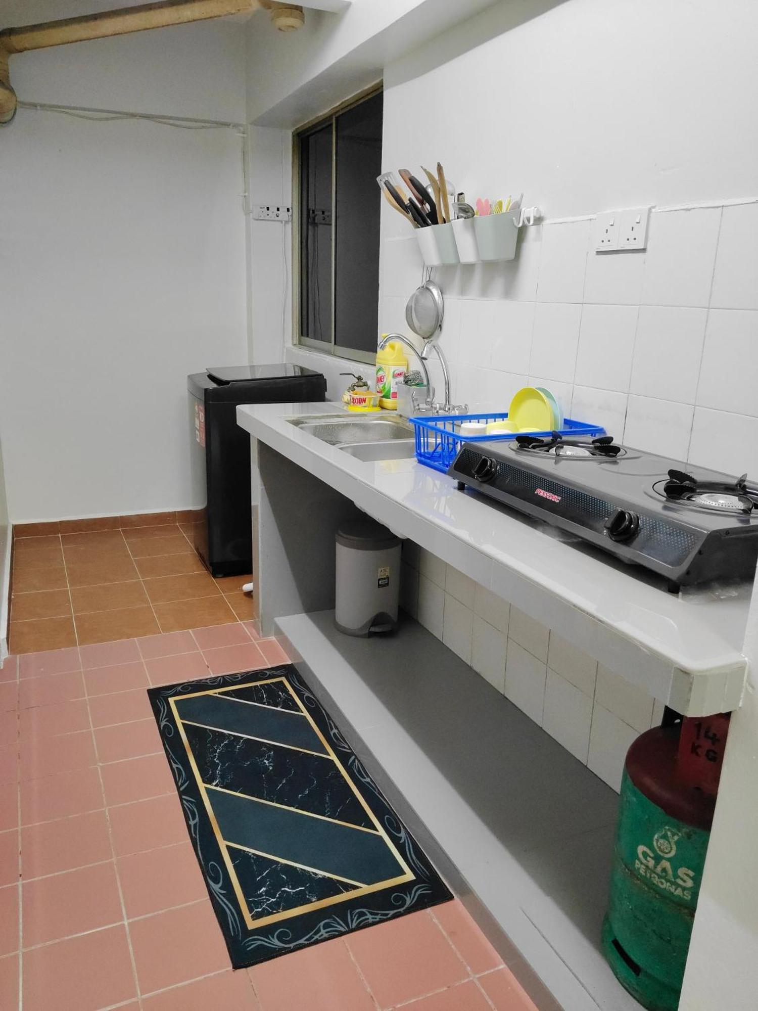 Nur Homestay Permai Damansara Damai Петалинг-Джая Экстерьер фото